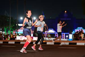BIB: 295
                            <button type="button" onclick="openModal(15097286)" class="btn btn-primary btn-sm float-right btn-popup" data-toggle="modal" data-target=".modal-high-quality">
                        <i class="fas fa-shopping-cart"></i> Add to Cart
                    </button>
                                            <button type="button" onclick="isThisMe(15097286, true)" class="btn btn-success btn-sm float-right btn-popup btn-isme hidden" data-toggle="tooltip" data-placement="bottom" title="นี่คือรูปของคุณใช่ไหม คลิกที่นี่เพื่อเอาเข้าอัลบั้ม">
                        <i class="fas fa-plus"></i> Add to album
                    </button>
                    <button type="button" onclick="isThisMe(15097286, false)" class="btn btn-warning btn-sm float-right btn-popup btn-isnotme hidden">
                        <i class="fas fa-ban"></i> Remove from album
                    </button>